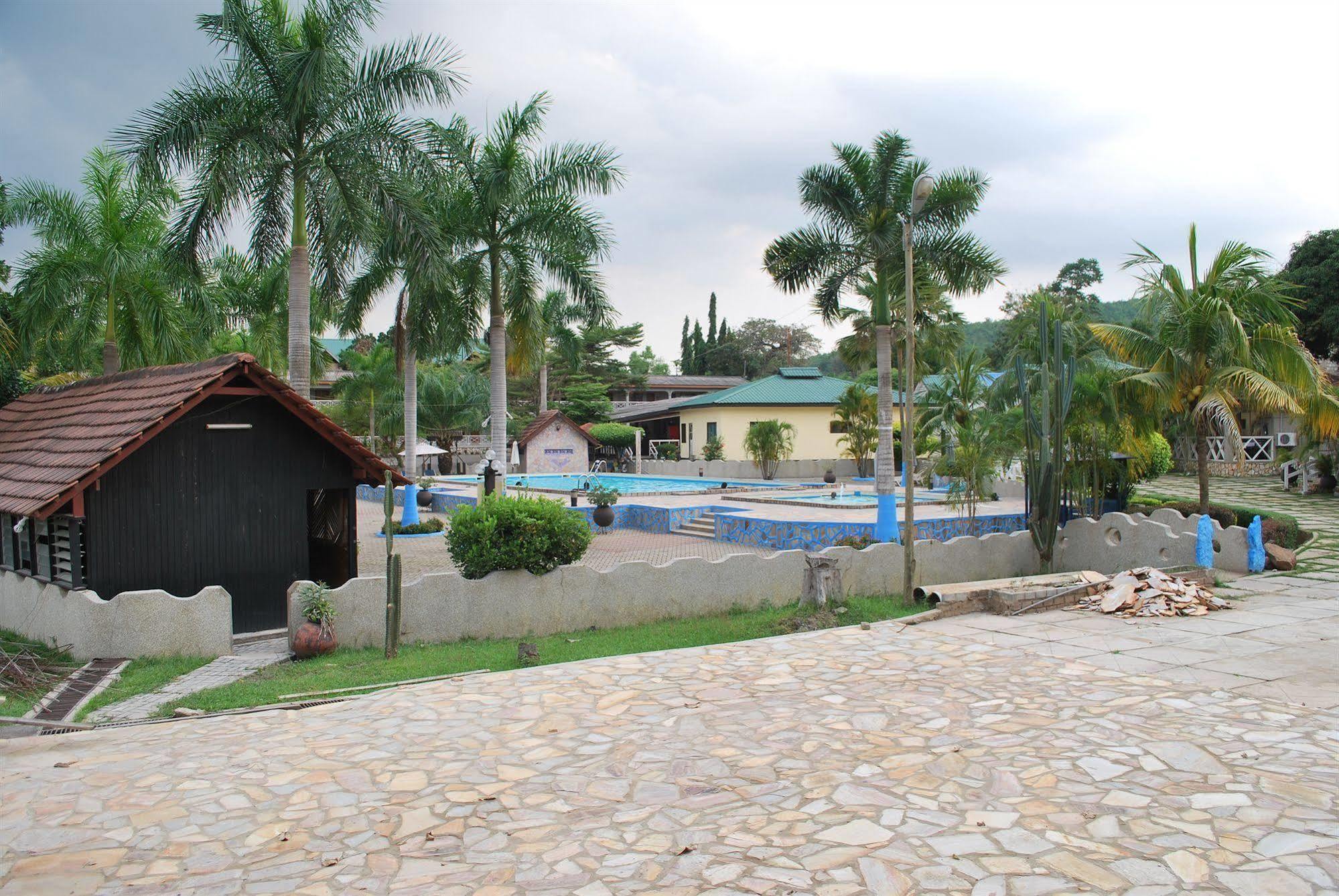 Akosombo Continental Hotel Exteriör bild