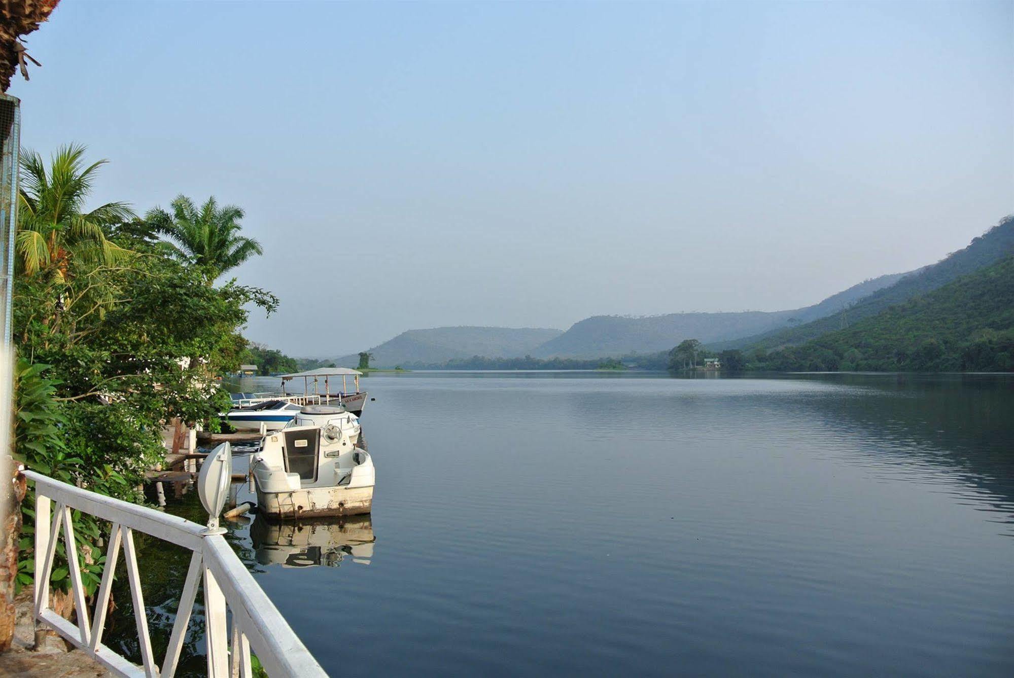 Akosombo Continental Hotel Exteriör bild