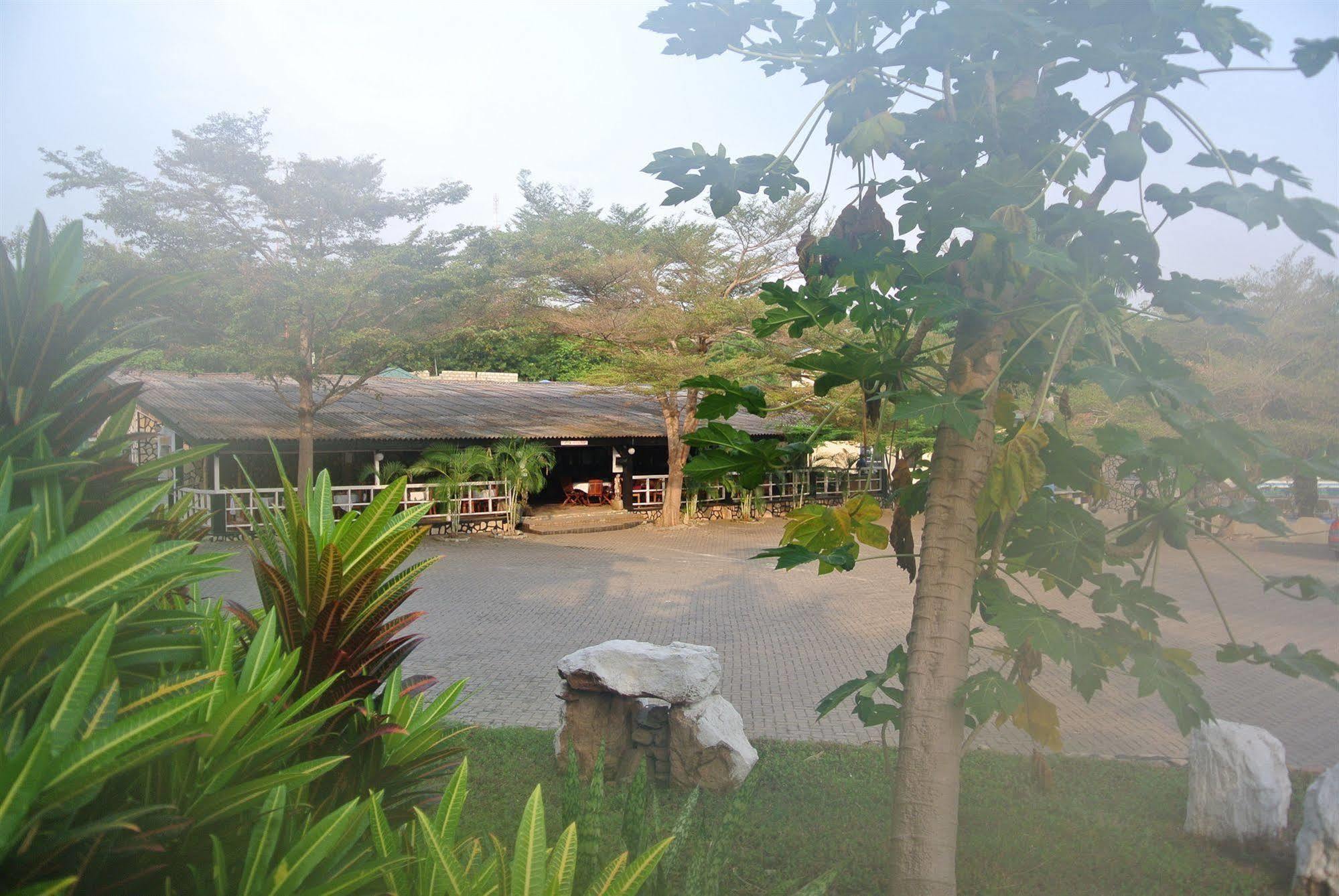 Akosombo Continental Hotel Exteriör bild
