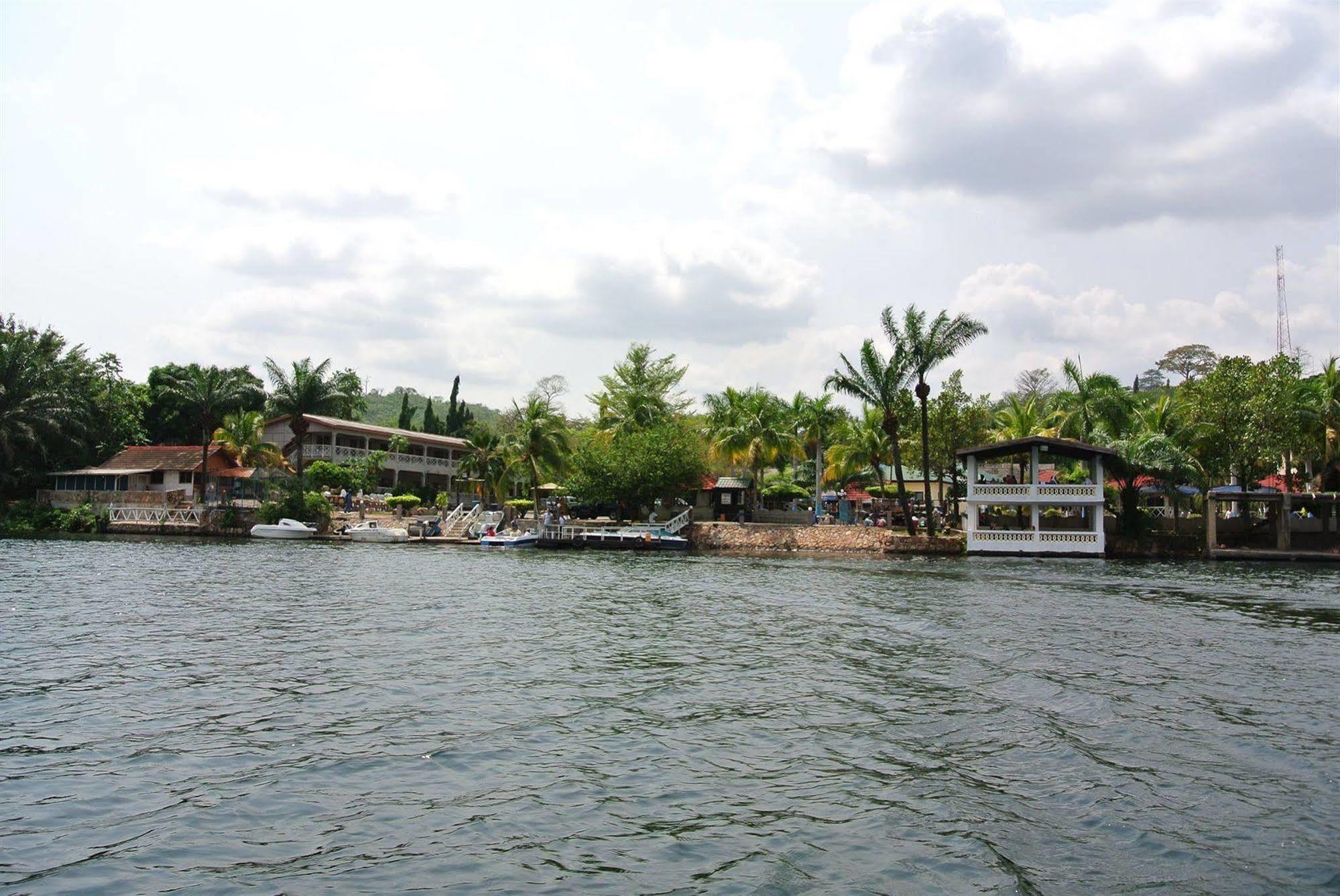 Akosombo Continental Hotel Exteriör bild
