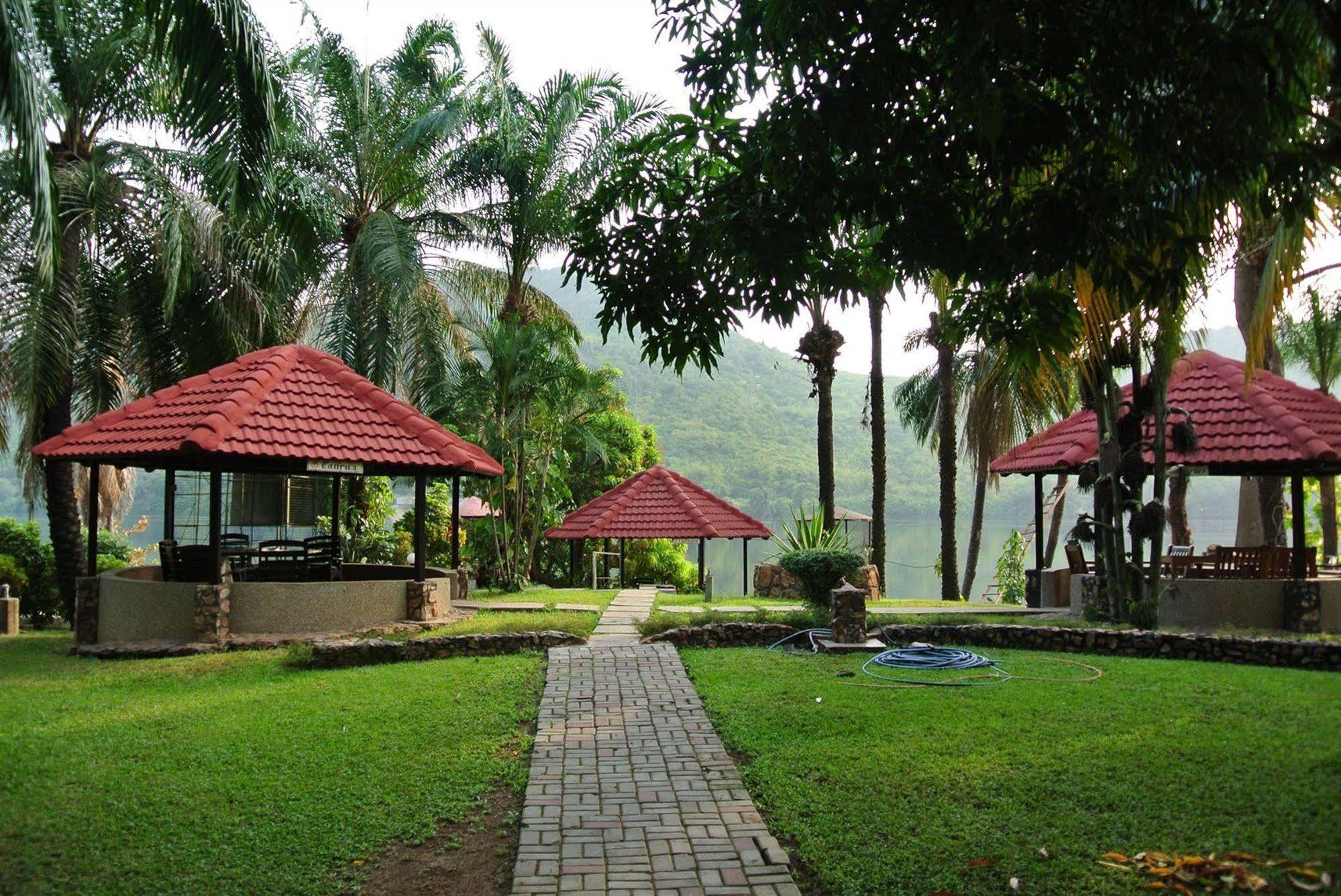 Akosombo Continental Hotel Exteriör bild