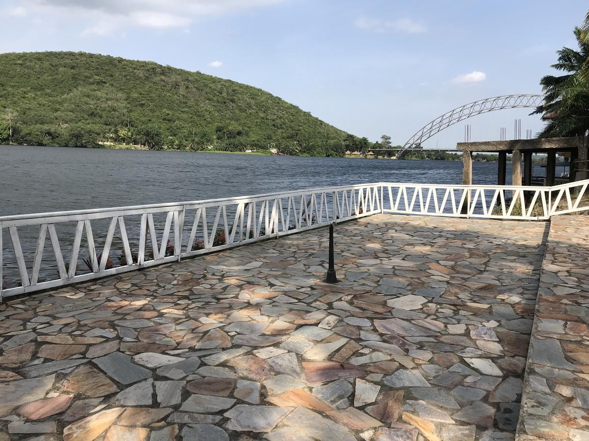 Akosombo Continental Hotel Exteriör bild