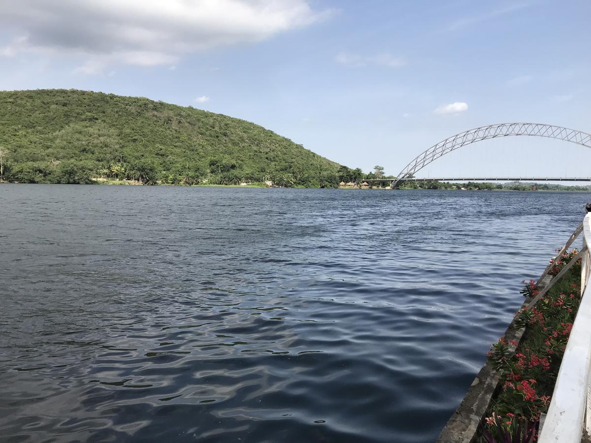 Akosombo Continental Hotel Exteriör bild