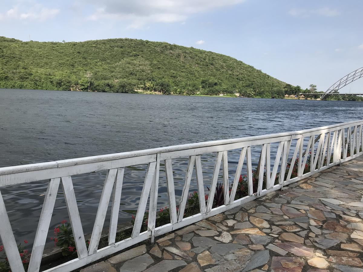 Akosombo Continental Hotel Exteriör bild
