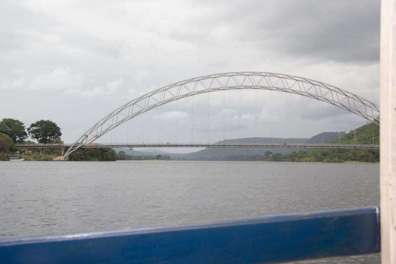 Akosombo Continental Hotel Exteriör bild